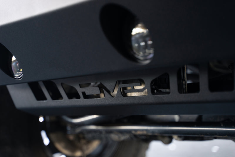DV8 Offroad Jeep Wrangler JL/JT front bumper sway-bar disconnect motor skid plate, durable off-road protection for rugged terrain.