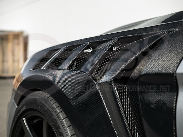 *IMPERFECTION / DISCOUNTED* 2018-2023 FORD MUSTANG S550 | GTD STYLE CARBON FIBER FRONT SIDE VENTED FENDERS