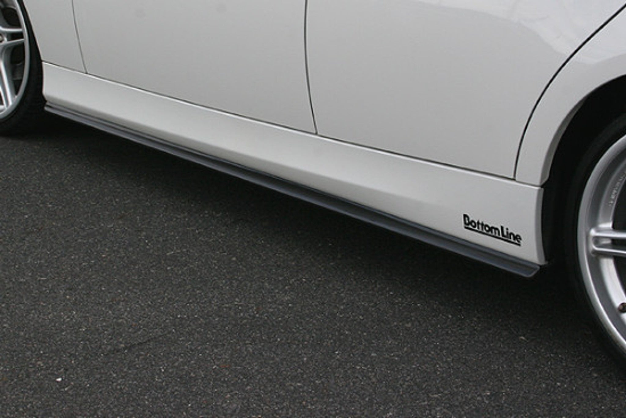 CHARGE SPEED 2005-2008 BMW E90 3-SERIES SEDAN BOTTOM LINE FRP SIDE SKIRTS