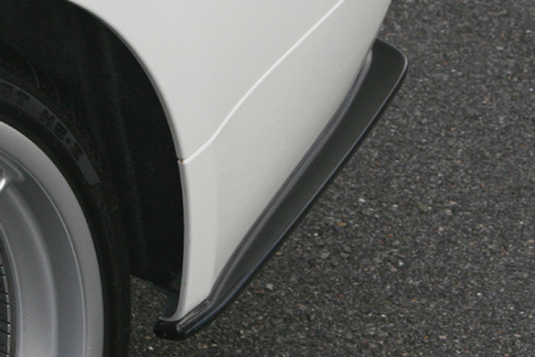 CHARGE SPEED 2005-2008 BMW E90 3-SERIES SEDAN BOTTOM LINE CARBON REAR CAPS