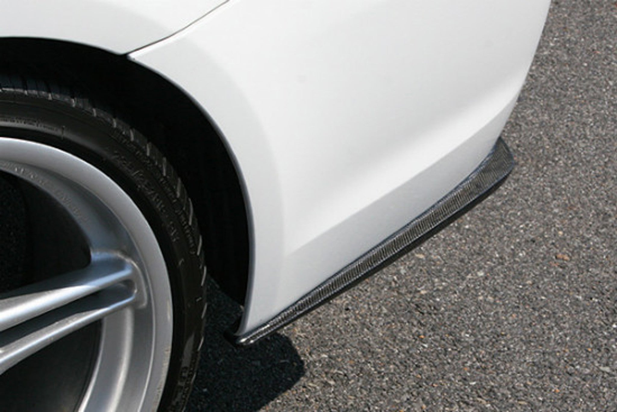 CHARGE SPEED 2005-2008 BMW E90 3-SERIES M-SPORT SEDAN BOTTOM LINE CARBON REAR CAPS