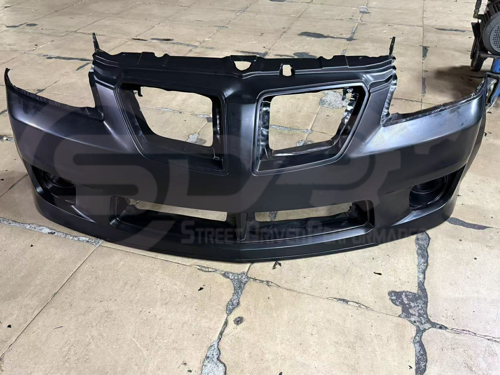 2008-2009 PONTIAC G8 | FRONT BUMPER REPLACEMENT KIT WITH GRILL AND FRONT LIP SPLITTER GROUND EFFECTS (POLYURETHANE OR CARBON FIBER)