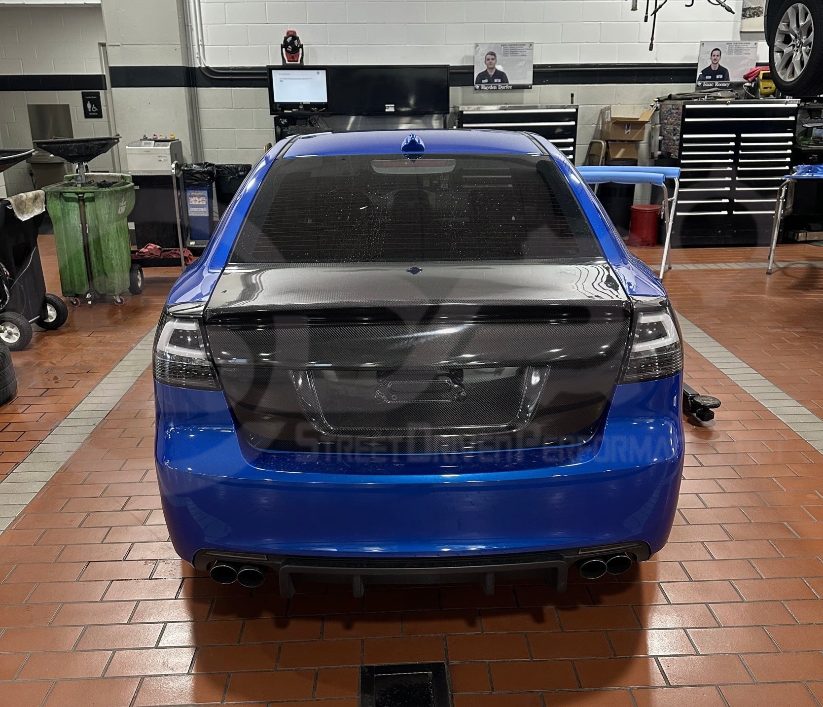 2008-2009 PONTIAC G8 CARBON FIBER REAR TRUNK LID WITH INTEGRATED SPOILER