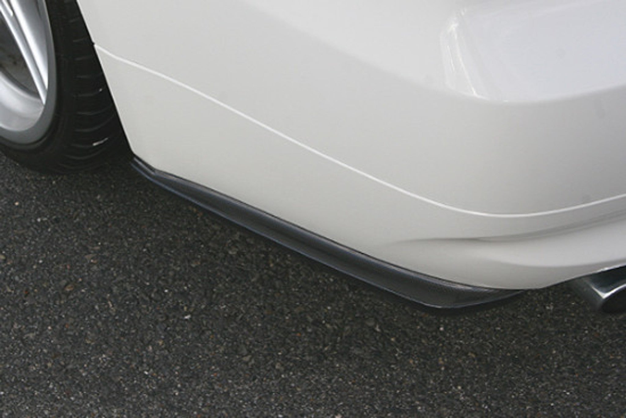 CHARGE SPEED 2005-2008 BMW E90 3-SERIES SEDAN BOTTOM LINE CARBON REAR CAPS