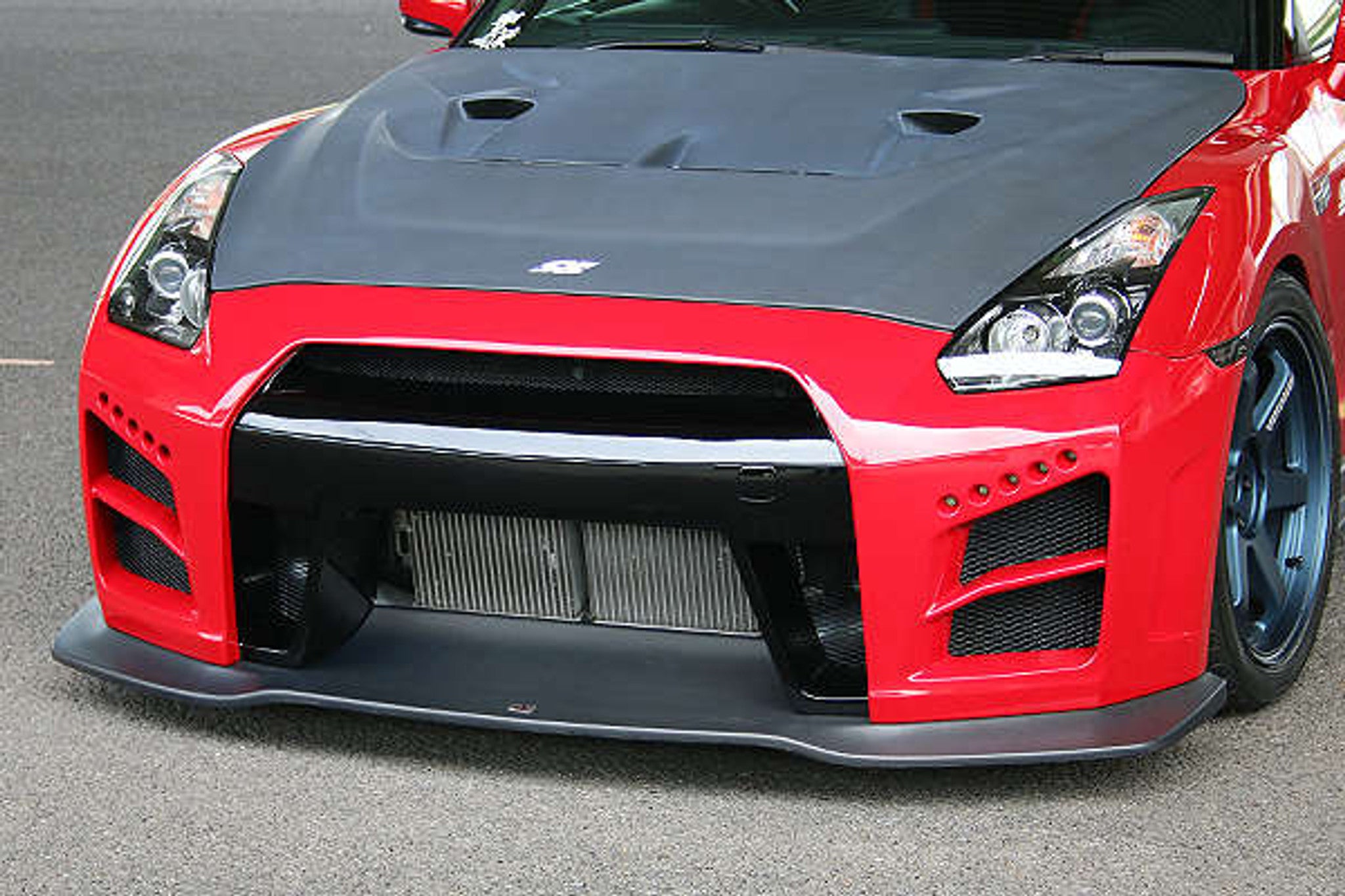 Charge Speed 2012-2016 Nissan GTR All R35 Chuki FRP Complete Kit with Front Bumper (White Gel) with LED & Black FRP Lip with Under Diffuser & Black FRP Side Skirts & Black FRP Chuki Rear Skirt