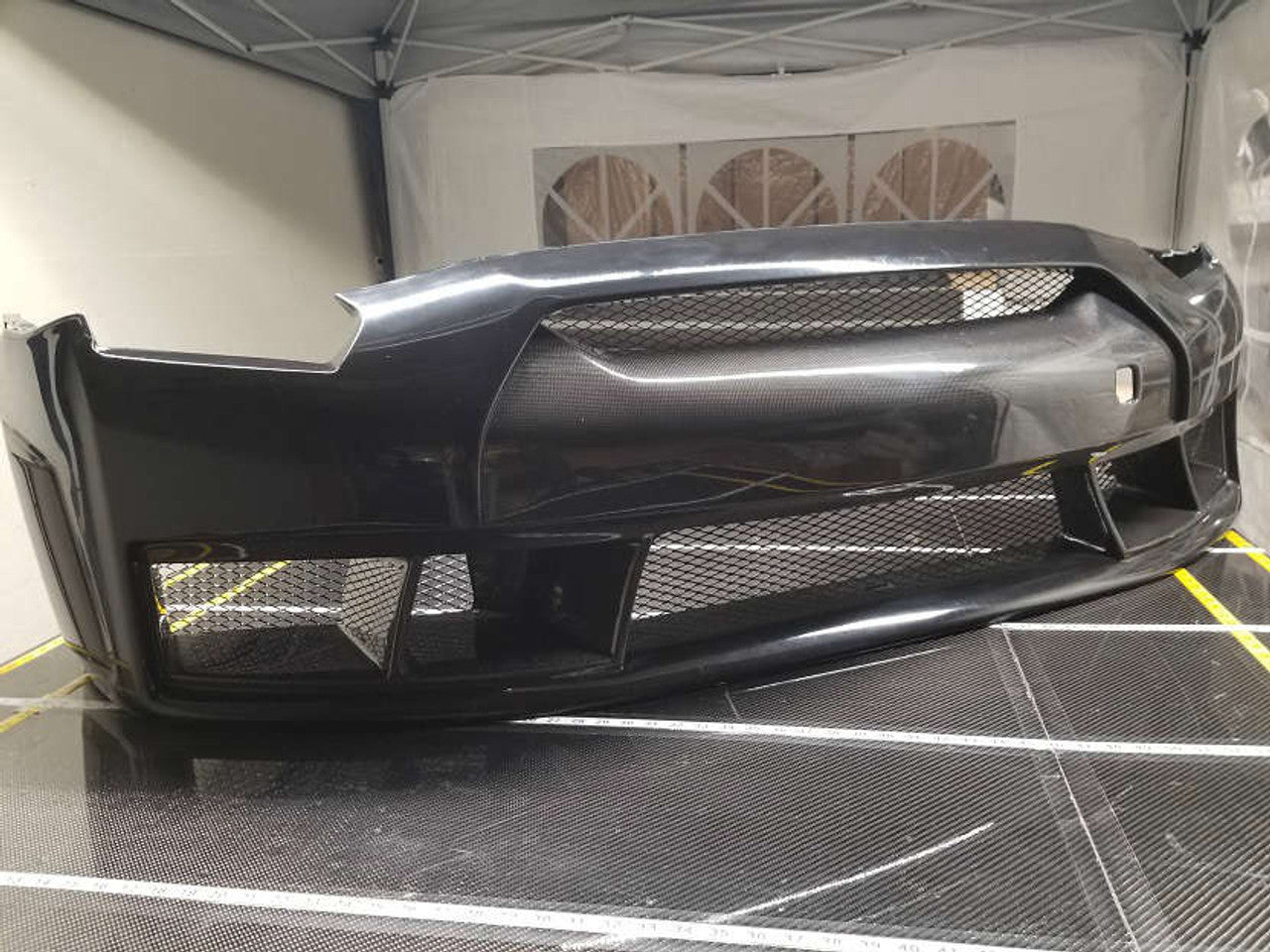VeilSide 2009-2011 Nissan Skyline GTR R35 Ver. I Model FRP Front Bumper Spoiler with CARBON Accents (FRP & CFRP) (Can be use for 2012-2020 models LED lights delete)