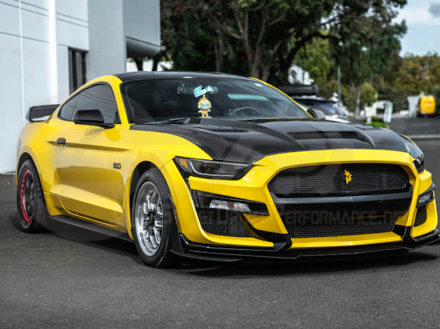 2015-2017 FORD MUSTANG S550 | TERMINATOR STYLE CARBON FIBER FRONT AIR VENTED HOOD
