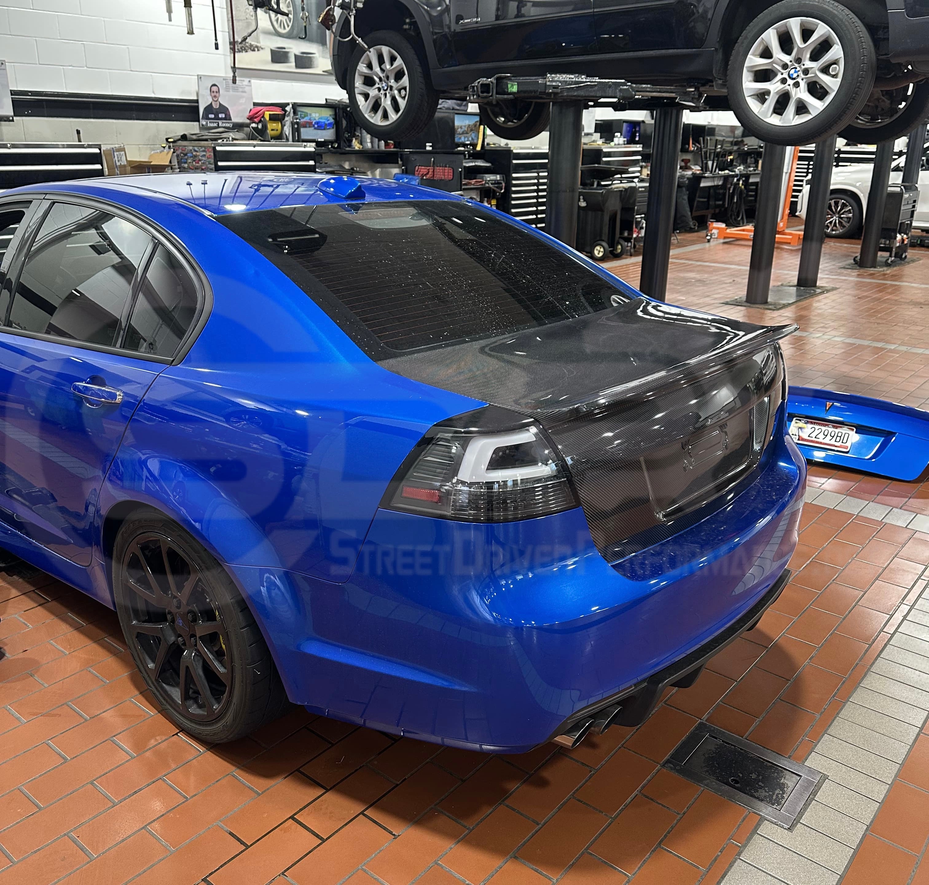 2008-2009 PONTIAC G8 CARBON FIBER REAR TRUNK LID WITH INTEGRATED SPOILER