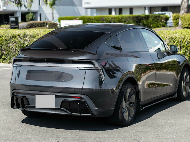 2025-Up Tesla Model Y | Fast Style Glossy Black Rear Bumper Finned Diffuser