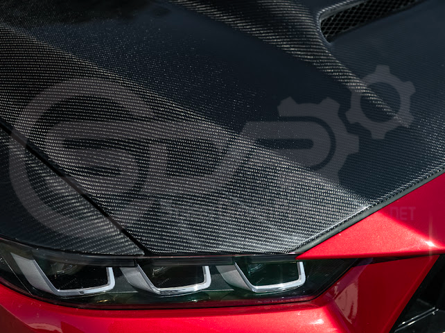 2024-UP FORD MUSTANG S650 | S550 SUPER SNAKE STYLE CARBON FIBER FRONT VENTED HOOD
