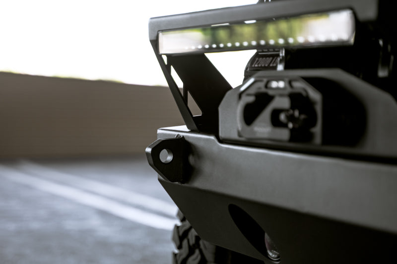 Steel DV8 Offroad FS-25 Stubby front bumper with plated bull bar for Jeep Wrangler and Gladiator JT/JK/JL vehicles.