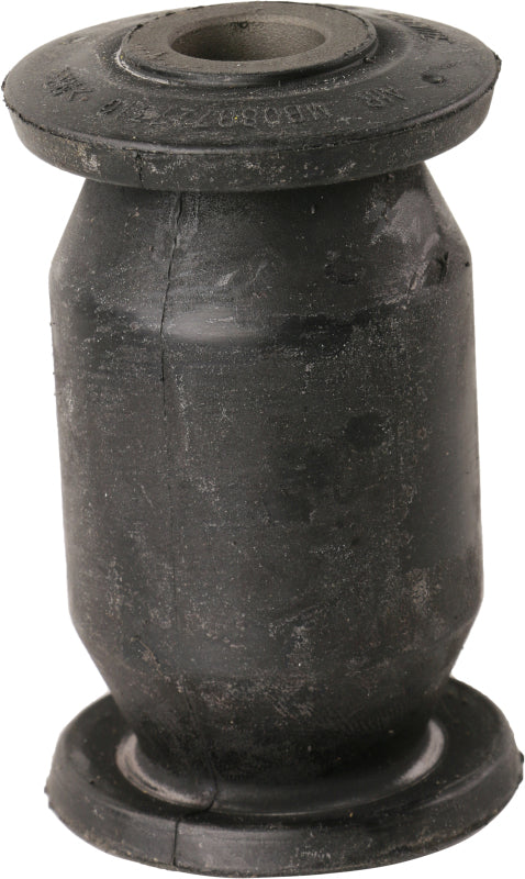 Moog rearward leaf spring bushing for Ford F-250 Super Duty 2008-2016, close-up of rubber bushing on leaf spring assembly.
