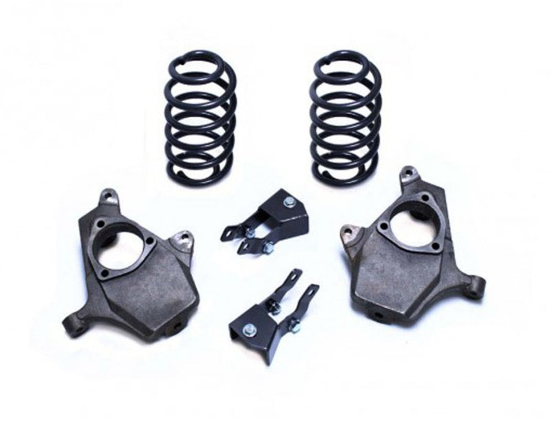 MaxTrac GM C/K1500 SUV 2000-2006 lowering spindle kit with steering knuckles for 2WD and 4WD models, shown in image.
