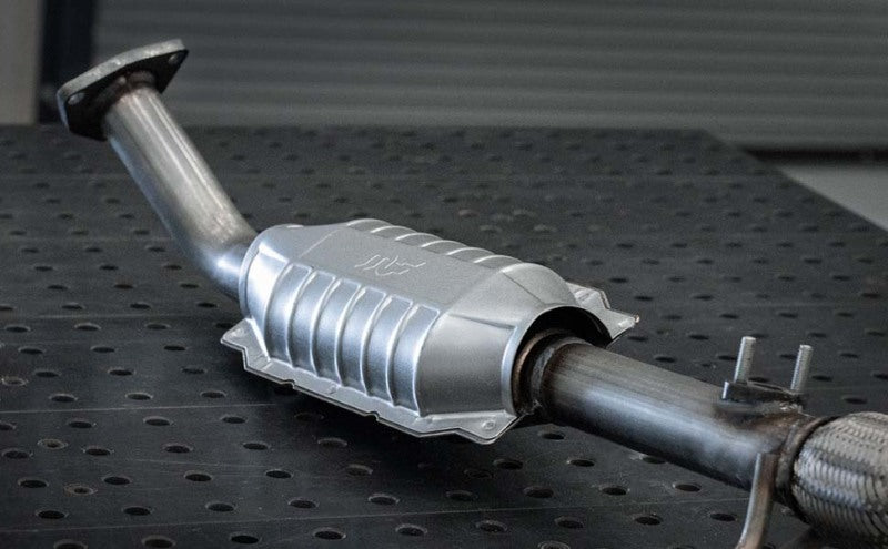 MagnaFlow direct fit catalytic converter for 2003-2004 Toyota Tundra V8 4.7L gas engine, shown with metal body and mounting points.