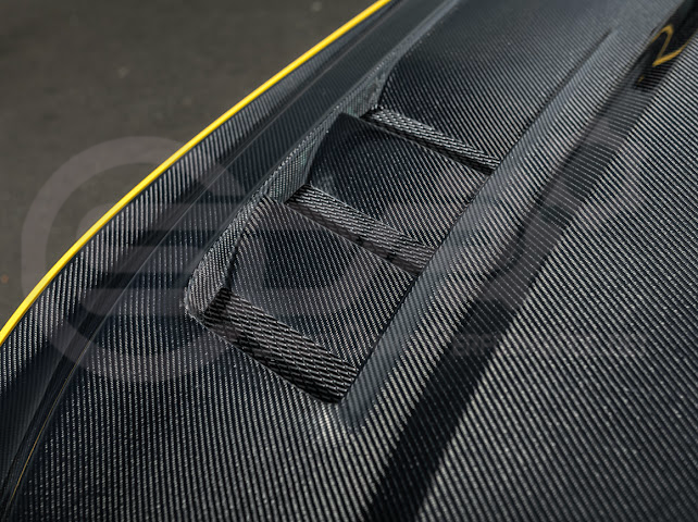2015-2017 FORD MUSTANG S550 | TERMINATOR STYLE CARBON FIBER FRONT AIR VENTED HOOD