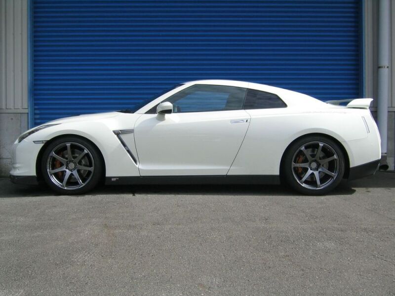 HKS HIPERMAX S coilover kit installed on an R35 Nissan GT-R, showing adjustable suspension components and sleek coilover design.