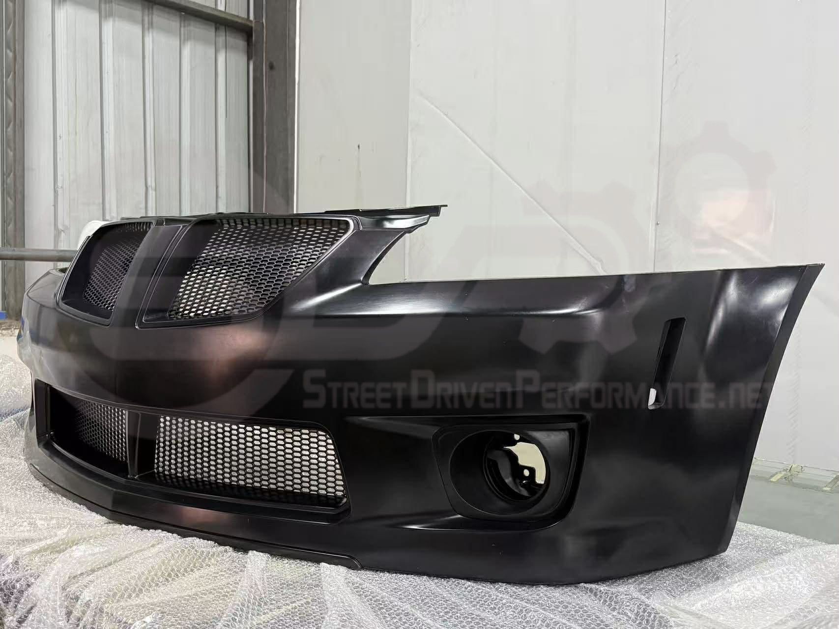 2008-2009 PONTIAC G8 | FRONT BUMPER REPLACEMENT KIT WITH GRILL AND FRONT LIP SPLITTER GROUND EFFECTS (POLYURETHANE OR CARBON FIBER)