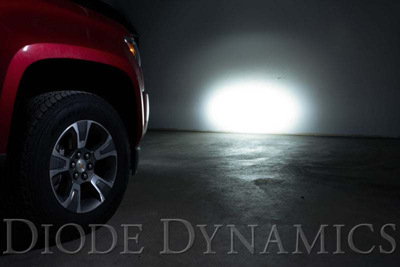 Diode Dynamics 15-Pres Colorado/Canyon SS30 Stealth Amber Combo Lightbar Kit installed on a vehicle, showing the amber and white LED lights.