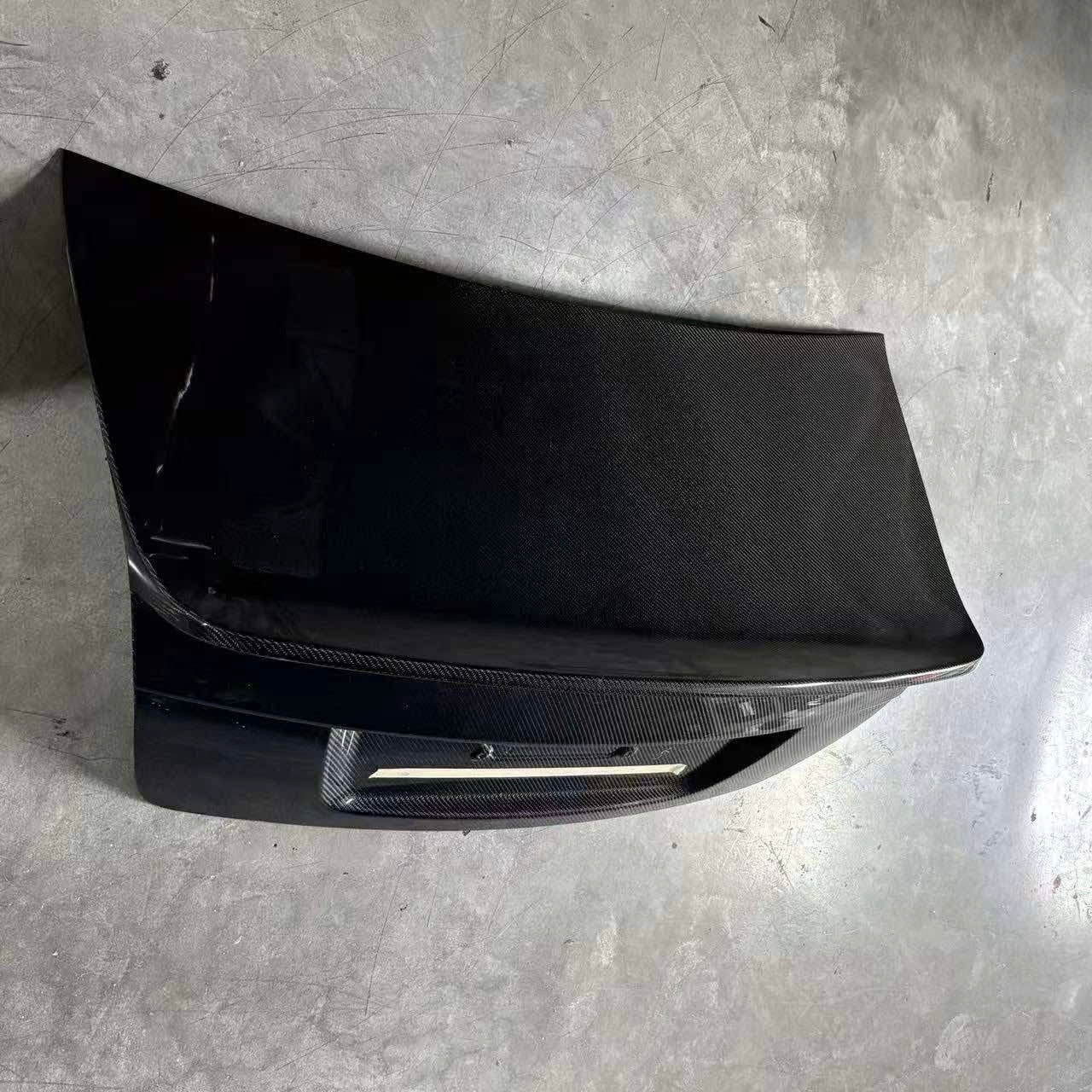 2008-2009 PONTIAC G8 CARBON FIBER REAR TRUNK LID WITH INTEGRATED SPOILER