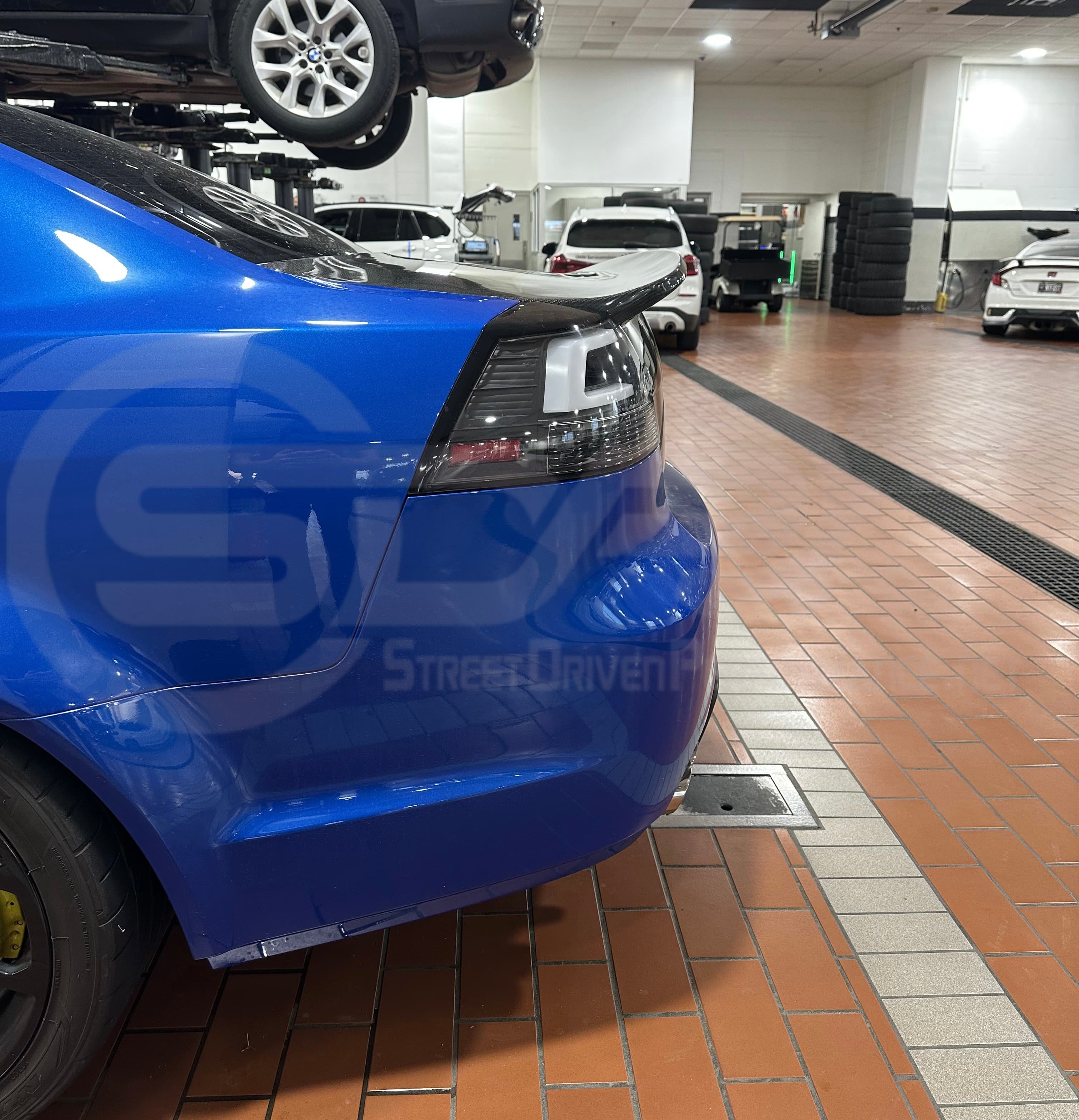 2008-2009 PONTIAC G8 CARBON FIBER REAR TRUNK LID WITH INTEGRATED SPOILER