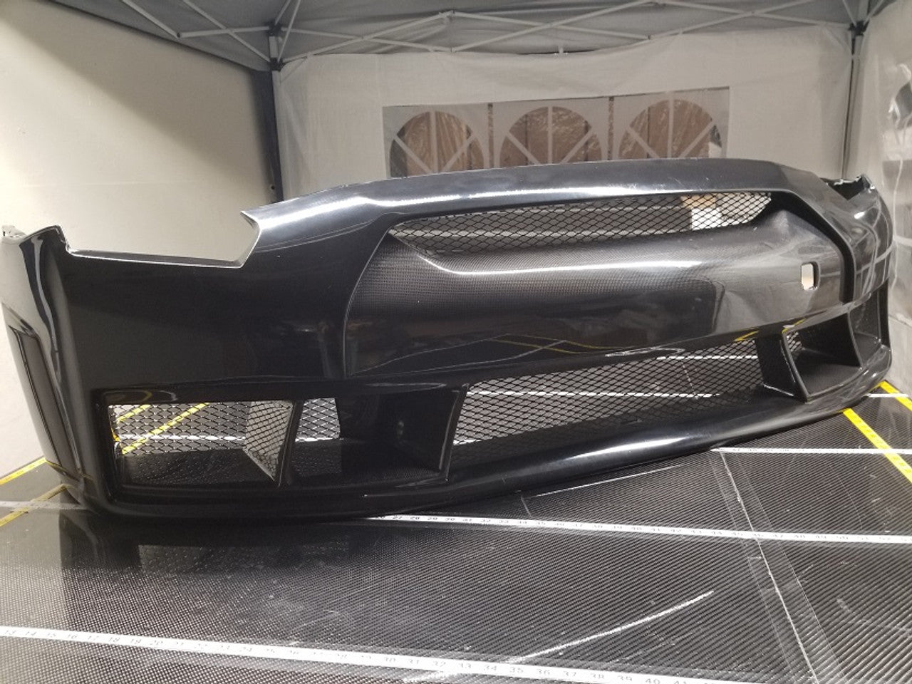 VeilSide 2009-2011 Nissan Skyline GTR R35 Ver. I Model Carbon Complete Kit Carbon Accent Front Bumper & Carbon Lip (CFRP)