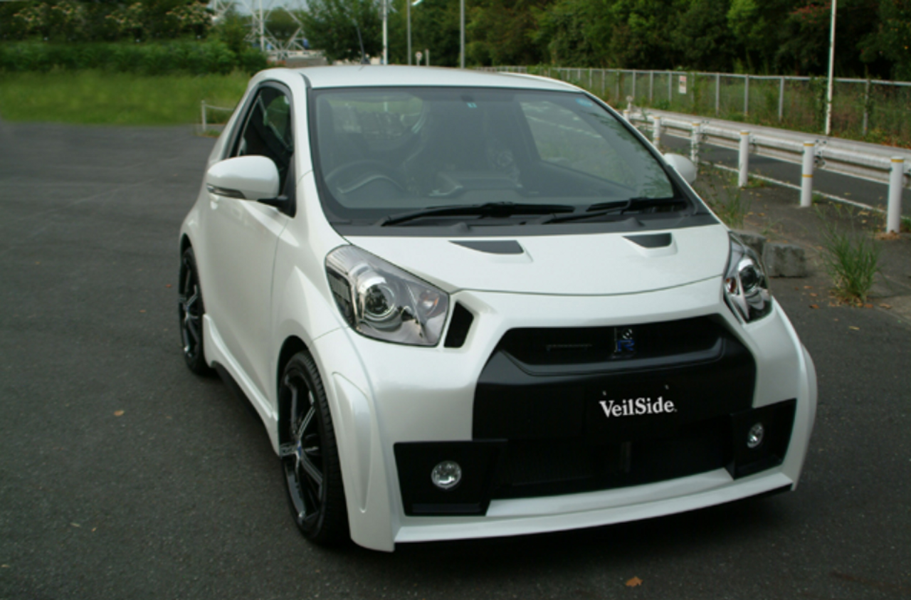 Premier4509 2011-2014 Toyota IQ- IQR Carbon Vented Hood
