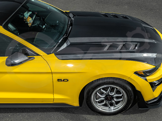 2015-2017 FORD MUSTANG S550 | TERMINATOR STYLE CARBON FIBER FRONT AIR VENTED HOOD