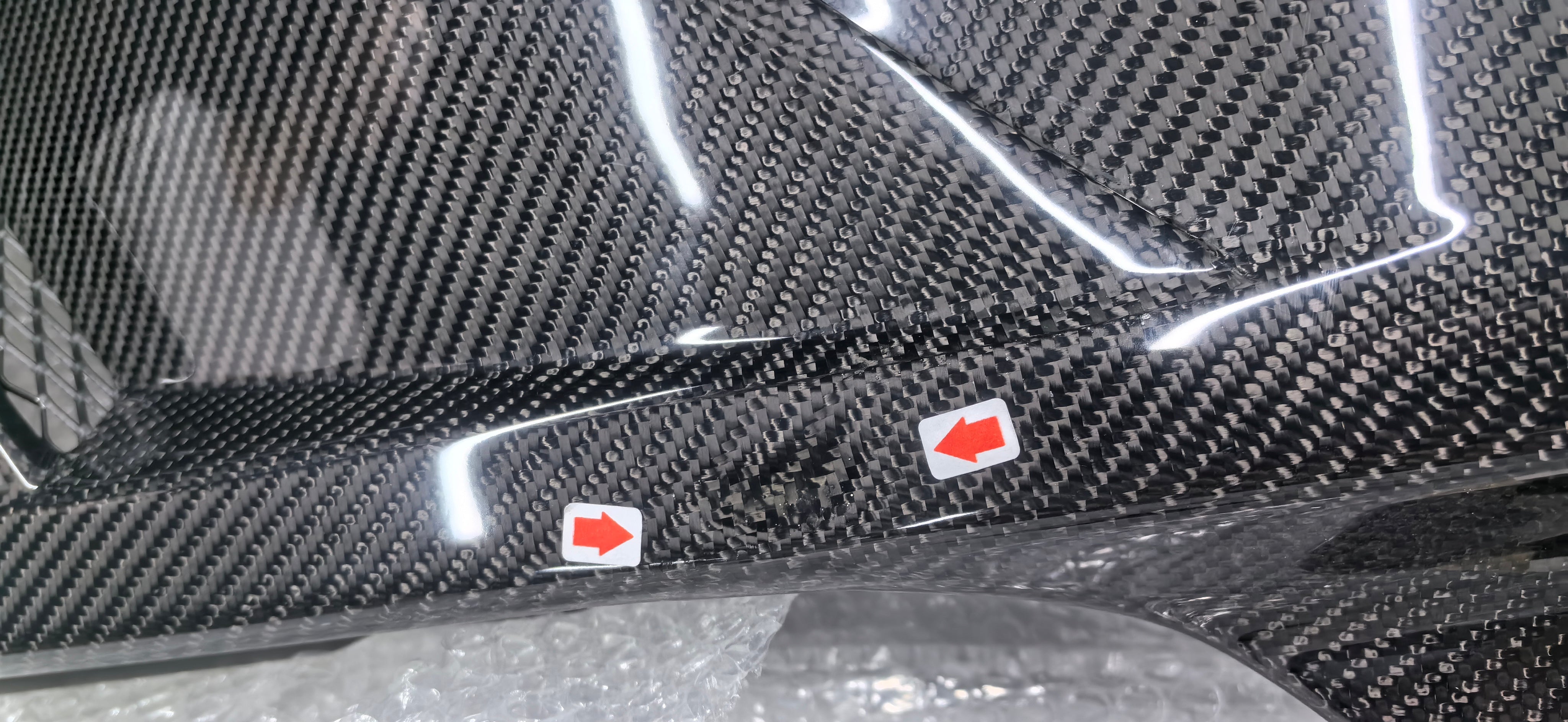 *IMPERFECTION / DISCOUNTED* 2018-2023 FORD MUSTANG S550 | GTD STYLE CARBON FIBER FRONT SIDE VENTED FENDERS