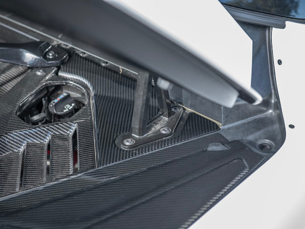 2020+ CHEVROLET CORVETTE C8 COUPE | CARBON FIBER ENGINE BAY CORNER VENT COVER