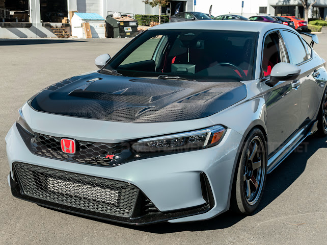 2023-UP HONDA CIVIC FL5 TYPE-R | JDM VARIS STYLE CARBON FIBER FRONT VENTED HOOD
