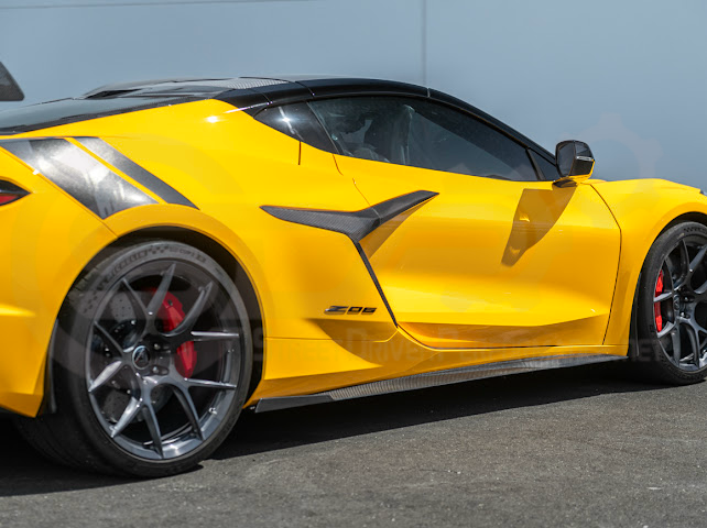 2023+ CHEVROLET CORVETTE C8 Z06/ E-RAY / ZR1 | CARBON FIBER SIDE AIR INTAKE DOOR GARNISH LOWER TRIM PAIR