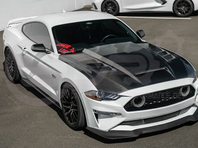 2018-2023 FORD MUSTANG S550 | TERMINATOR STYLE CARBON FIBER FRONT AIR VENTED HOOD