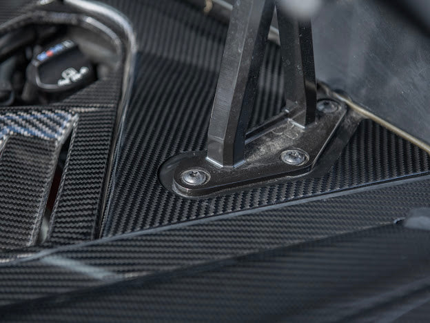 2020+ CHEVROLET CORVETTE C8 COUPE | CARBON FIBER ENGINE BAY CORNER VENT COVER