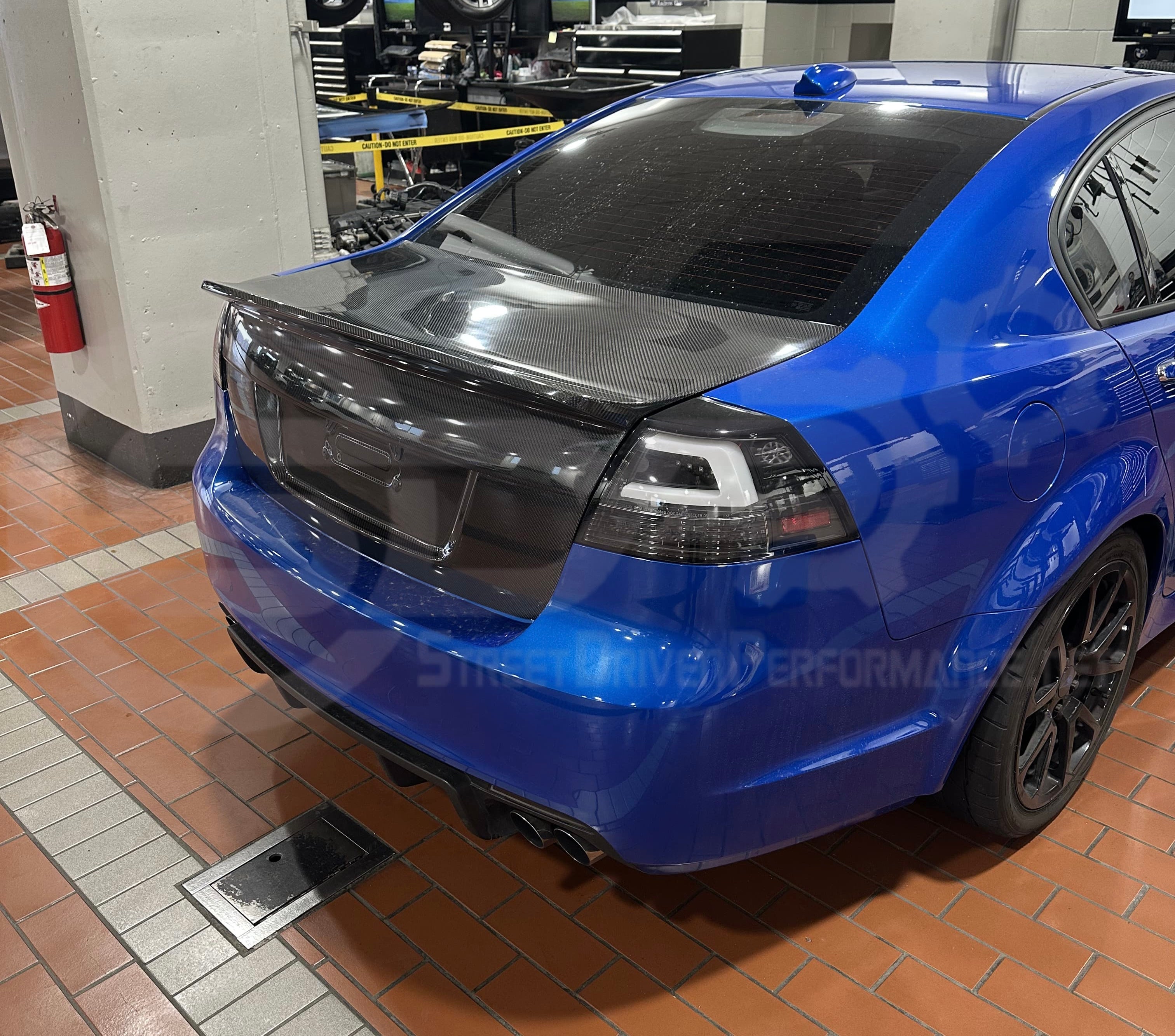 2008-2009 PONTIAC G8 CARBON FIBER REAR TRUNK LID WITH INTEGRATED SPOILER