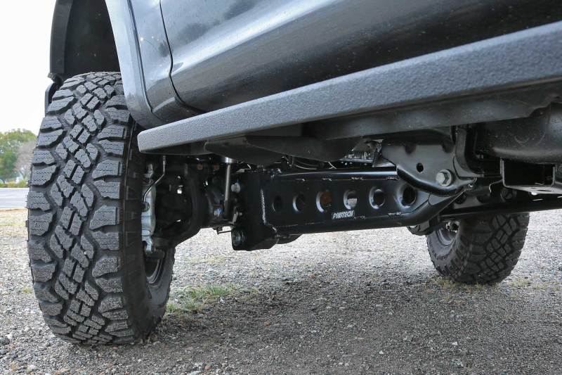Fabtech Ford F250/F350 and F450/F550 4WD lift kit with radius arms, showing installed suspension components and lifted truck.