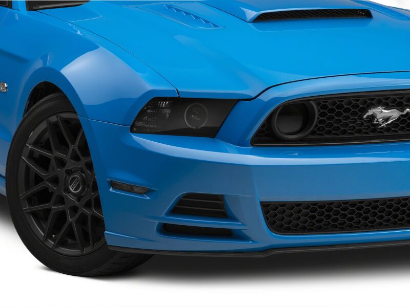 Raxiom 08-23 Ford Mustang Axial Series HID bulb upgrade with 6000K color temperature, showcasing the HID bulb for headlights.