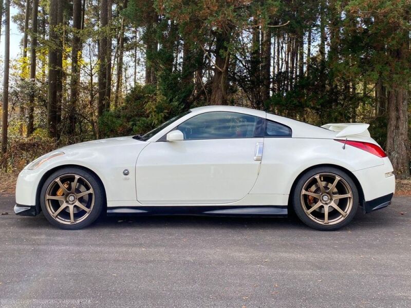 HKS HIPERMAX S coilover kit installed on a Nissan Z33 sports car, showcasing adjustable suspension components.