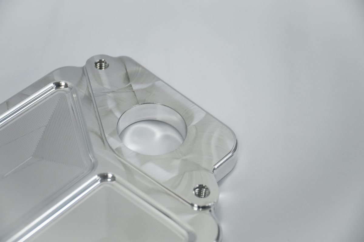 C8 LT2 BAFFLED BILLET VALLEY COVER