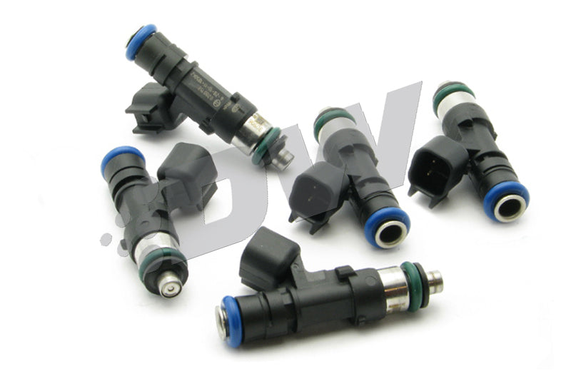 Set of five DeatschWerks fuel injectors for Ford Focus MK2 ST/RS 2005-2010, 550cc, designed for 5-cylinder engine performance.
