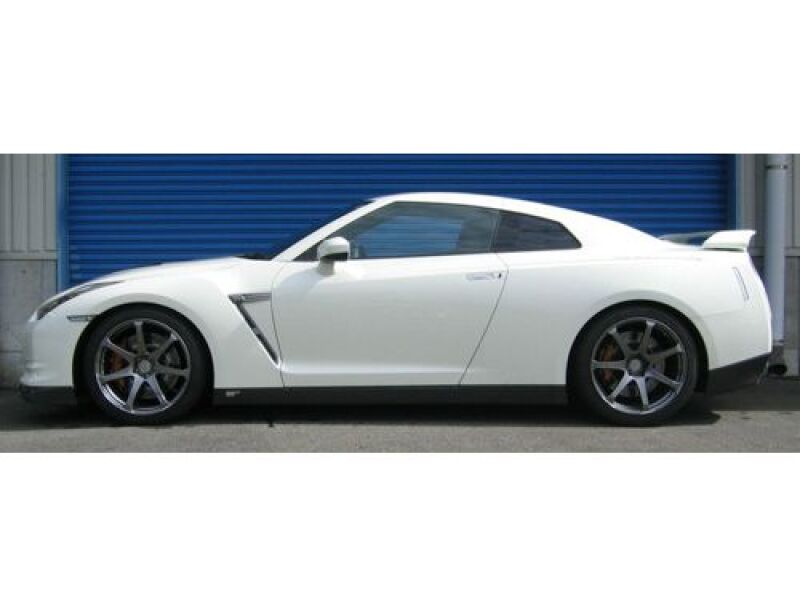 HKS Hipermax R coilover kit for R35 Nissan GTR, featuring adjustable suspension components and high-performance dampers.