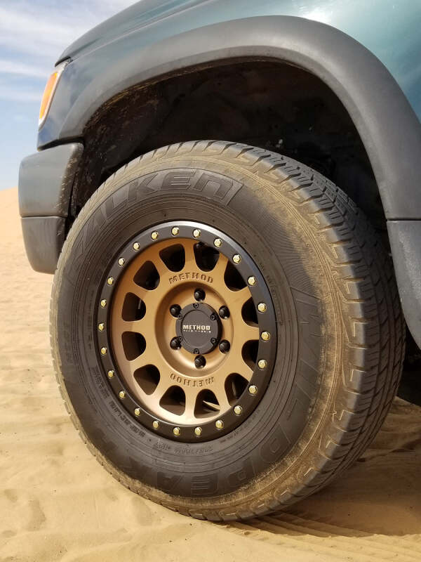 Method Wheels CWHB 127mm push-through flat wheel center cap, durable black automotive wheel cover.