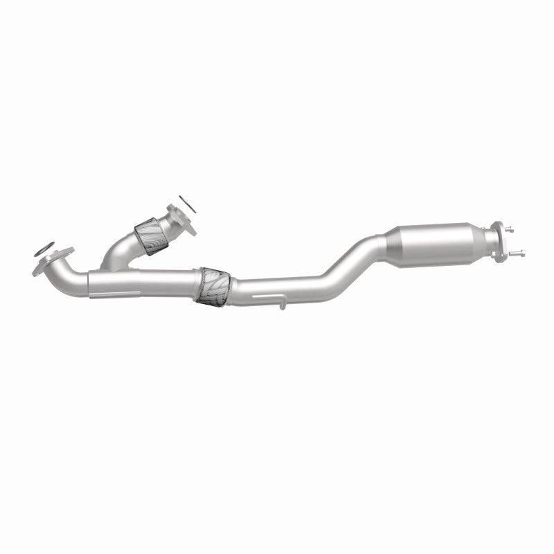 MagnaFlow catalytic converter for Nissan Murano 3.5L, direct fit converter with metal construction, installed on vehicle exhaust system.