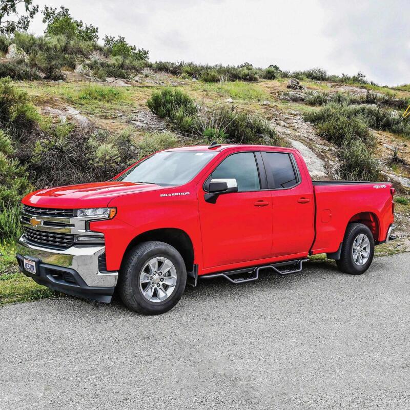 Westin Outlaw Drop Nerf Bars in Tex Black on Chevrolet Silverado/GMC Sierra Double Cab pickup truck.