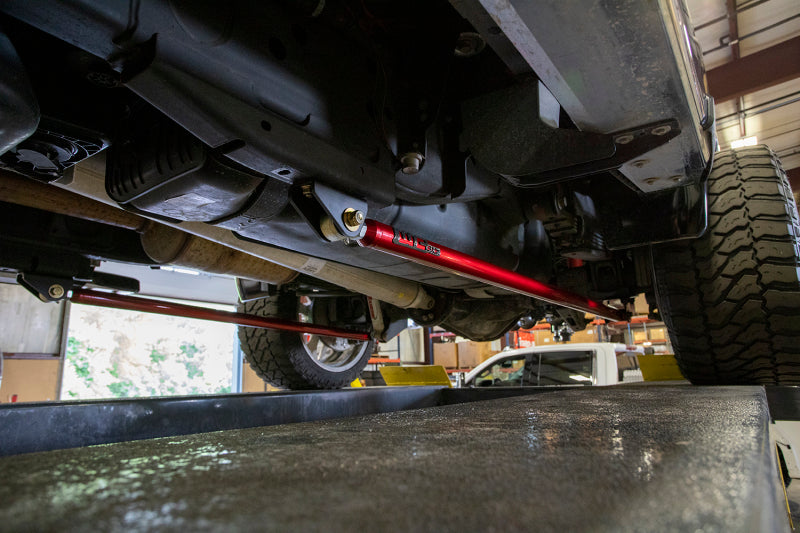 Wehrli 20-24 Chevy & GMC Duramax RCLB/CCSB/ECSB 60in. Traction Bar Kit - Candy Red
