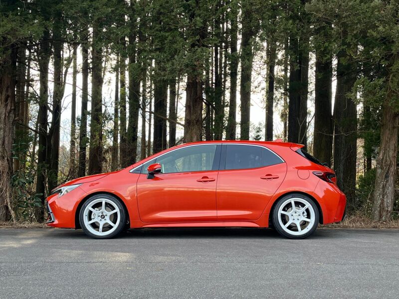 HKS HIPERMAX S coilovers full kit with adjustable shocks and springs for enhanced vehicle handling and ride quality.