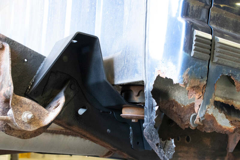 Rust Buster 1988-1998 Chevrolet & GMC C/K 1500 & 2500 Bed and Cab Mount Brackets - Left