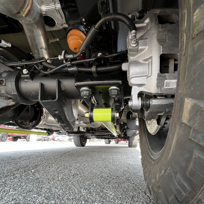 Wehrli 20-24 Chevy & GMC Duramax RCLB/CCSB/ECSB 60in. Traction Bar Kit - Candy Red